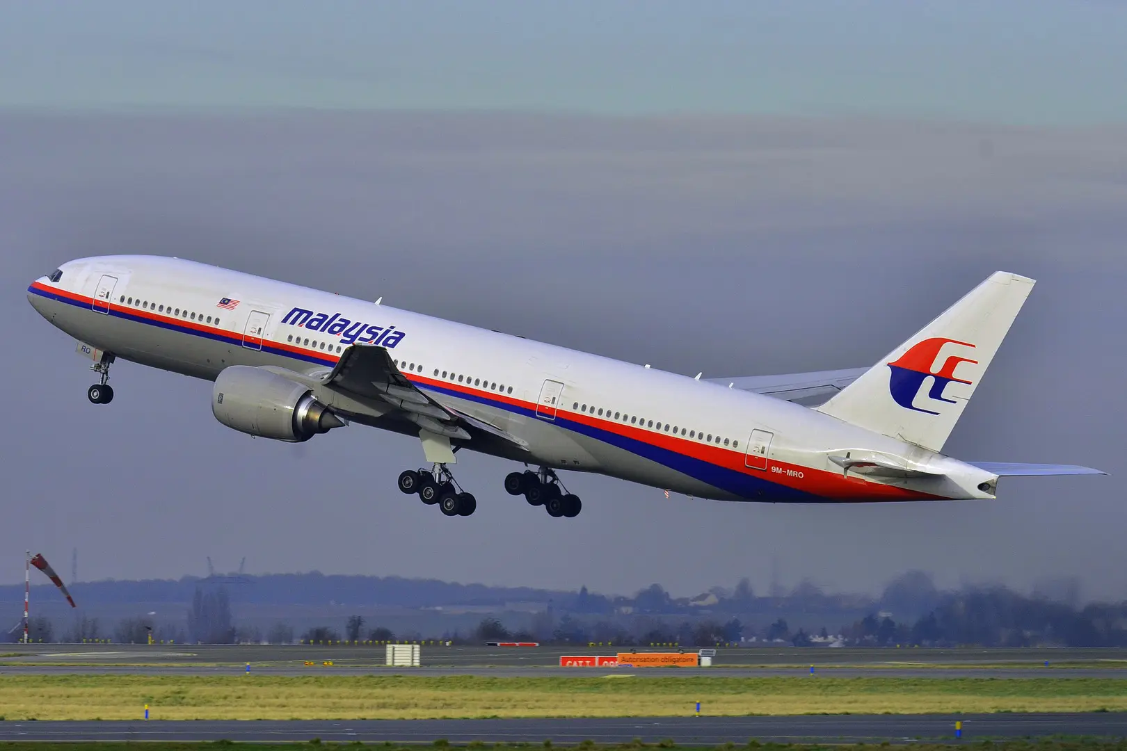 Boeing_777-200ER_Malaysia_AL_%28MAS%29_9M-MRO_-_co